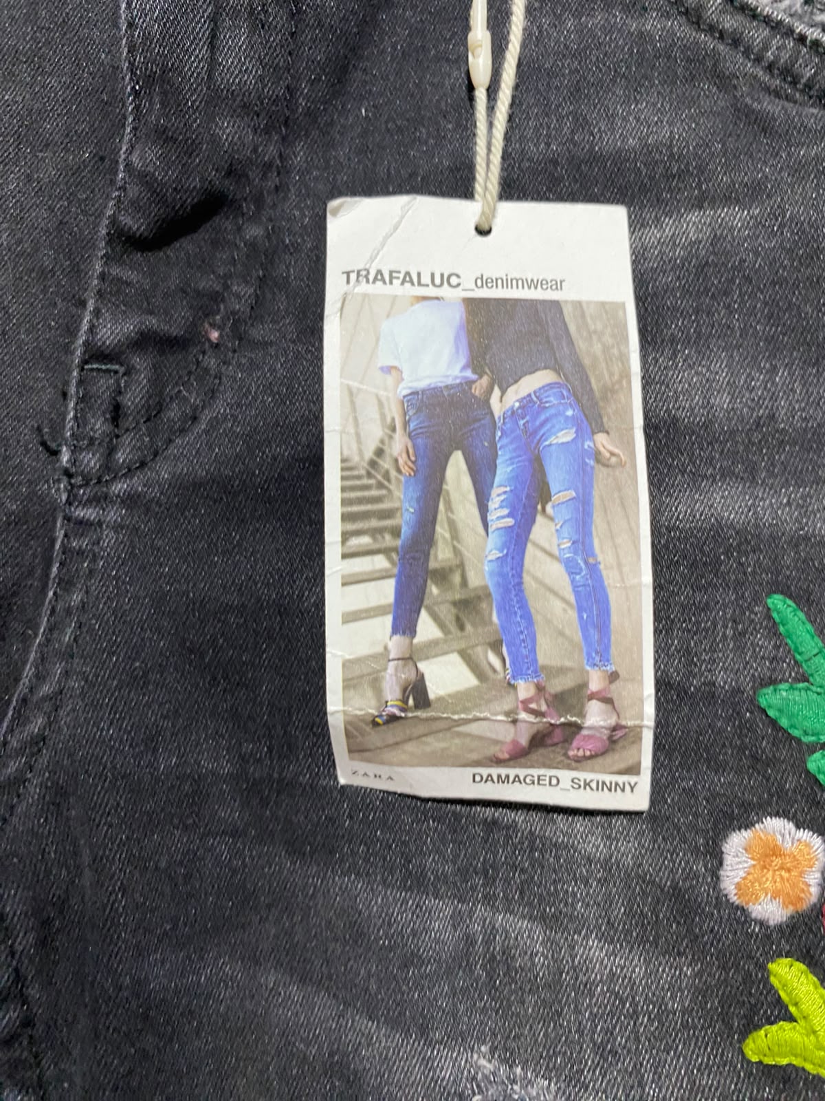 ZARA |L| WAIST 30| A8| FLORAL EMBROIDERED WASHED BLACK SKINNY JEANS