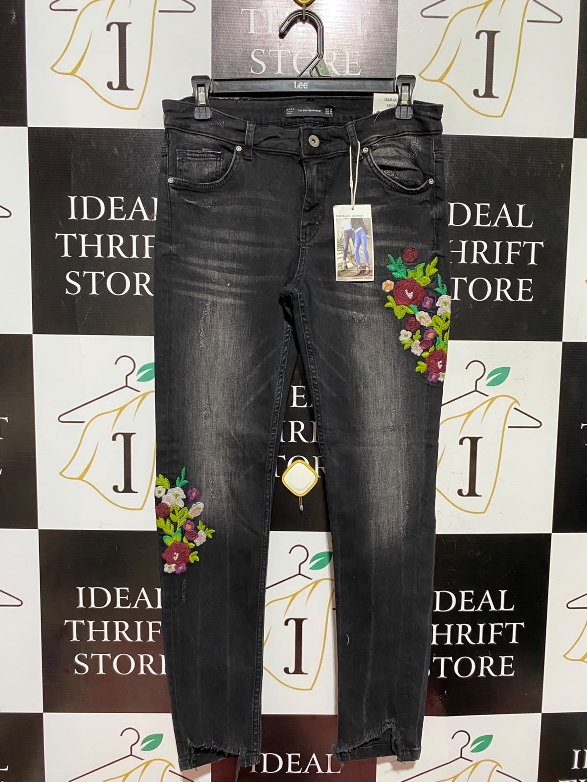 ZARA |L| WAIST 30| A8| FLORAL EMBROIDERED WASHED BLACK SKINNY JEANS