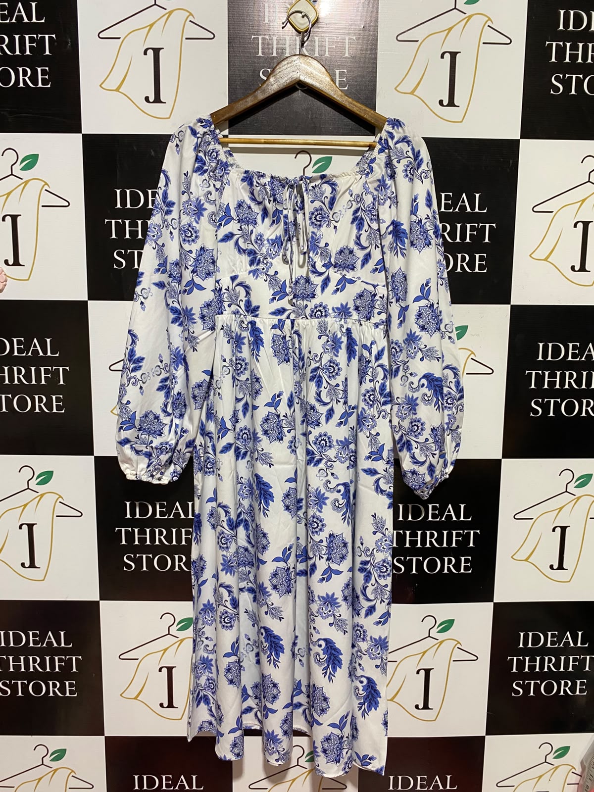 SHEIN |M| BUST 17| A8| BLUE AND WHITE FLORAL PRINT LONG SLEEVE MAXI DRESS