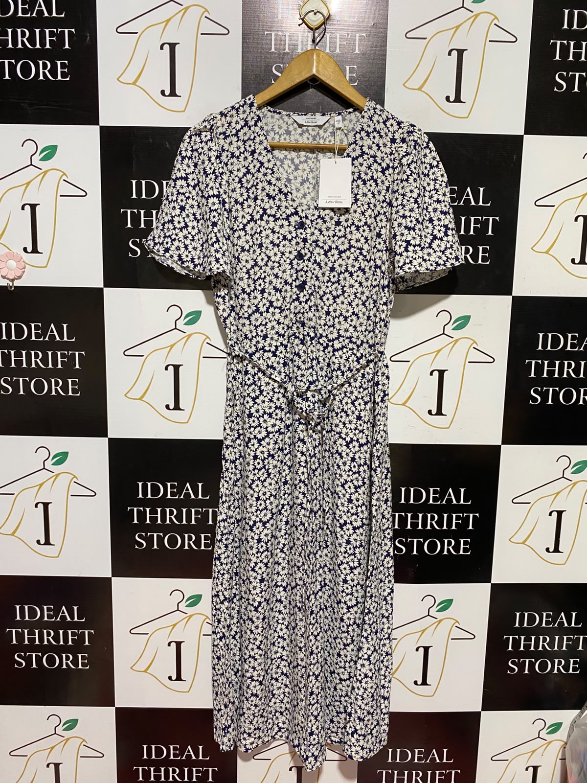 PARIS AYELIER |M| BUST 17| A8| NAVY AND WHITE DAISY FLORAL PRINT BUTTON-FRONT MIDI DRESS