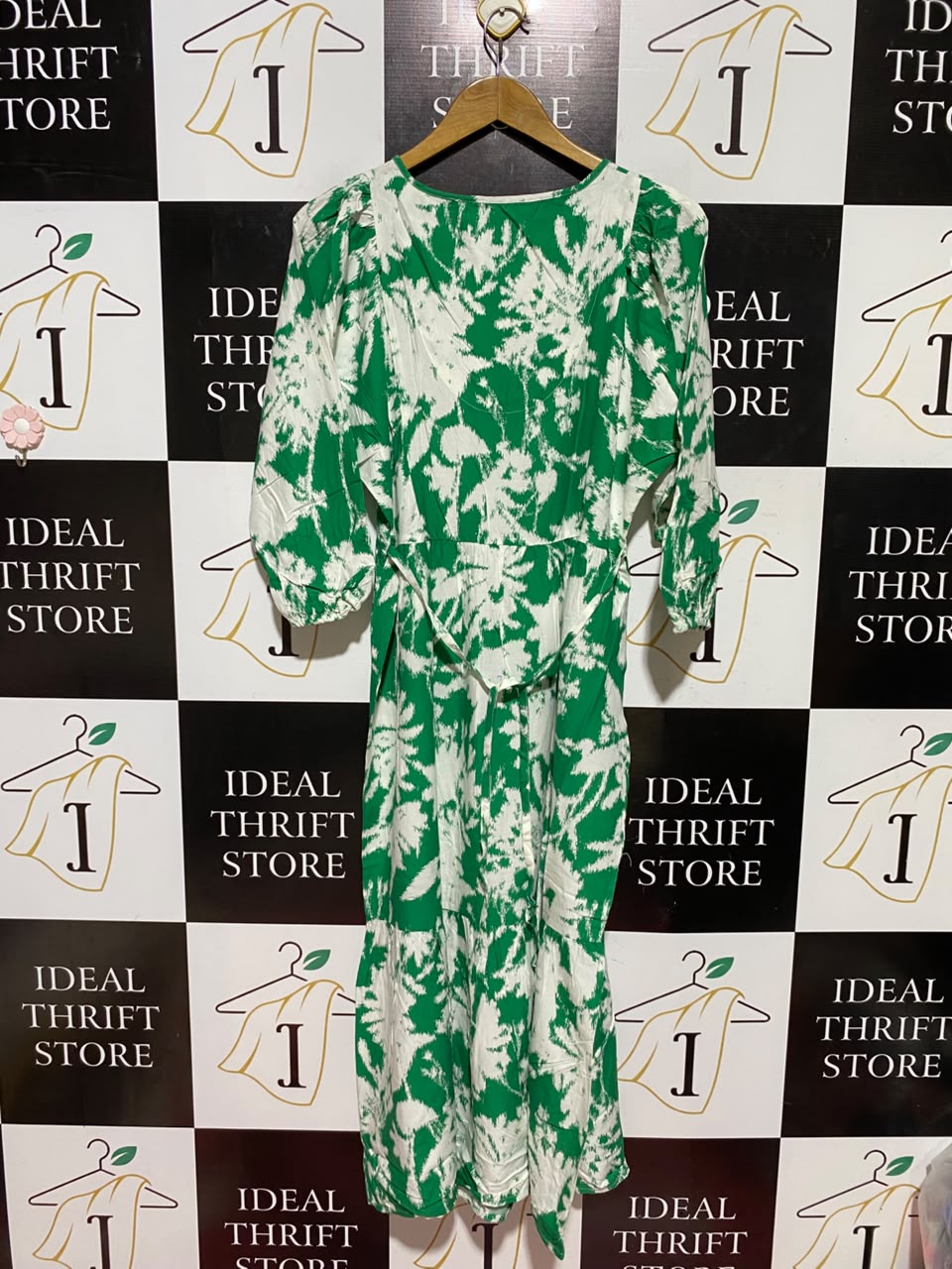 NUTMEG |M| BUST FREE| A8| GREEN AND WHITE ABSTRACT PRINT TIE-NECK MAXI DRESS