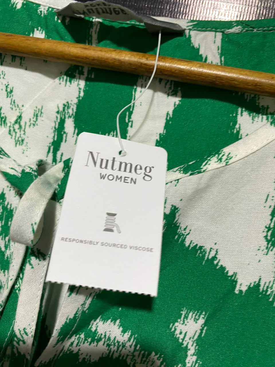 NUTMEG |M| BUST FREE| A8| GREEN AND WHITE ABSTRACT PRINT TIE-NECK MAXI DRESS