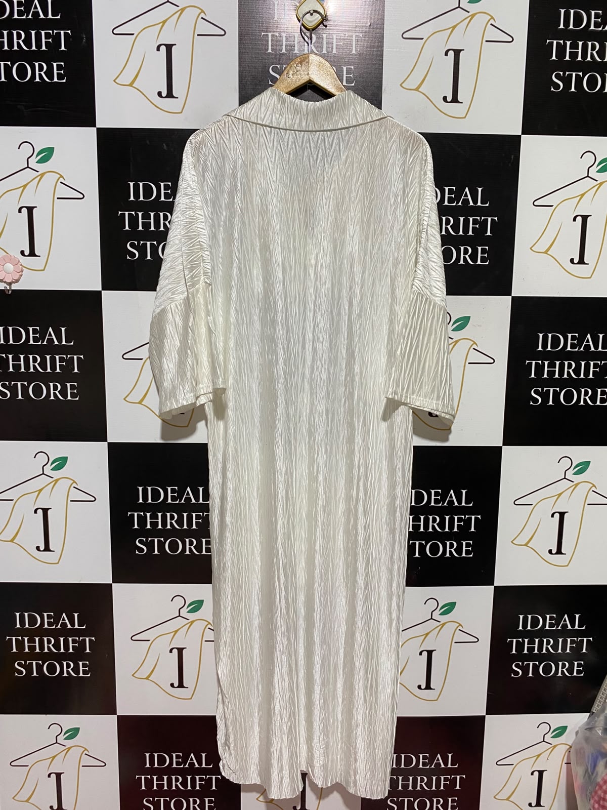 |M| BUST FREE| A8| OFF-WHITE CRINKLE SATIN COLLARED MAXI DRESS