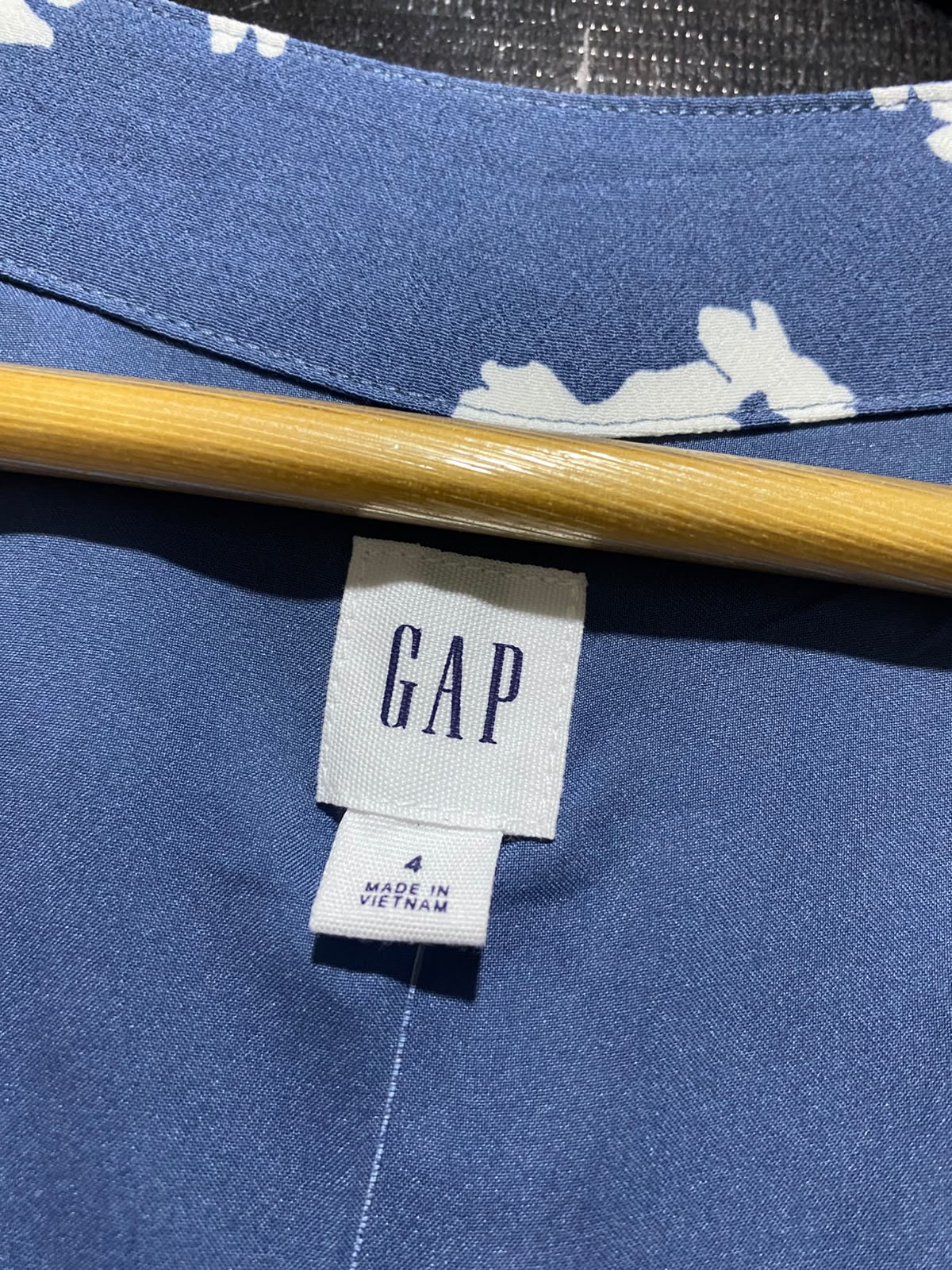 GAP |M| BUST 18| A8| BLUE AND WHITE FLORAL PRINT BUTTON-SIDE WRAP MIDI DRESS