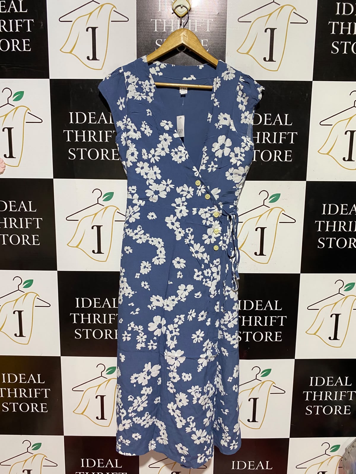 GAP |M| BUST 18| A8| BLUE AND WHITE FLORAL PRINT BUTTON-SIDE WRAP MIDI DRESS