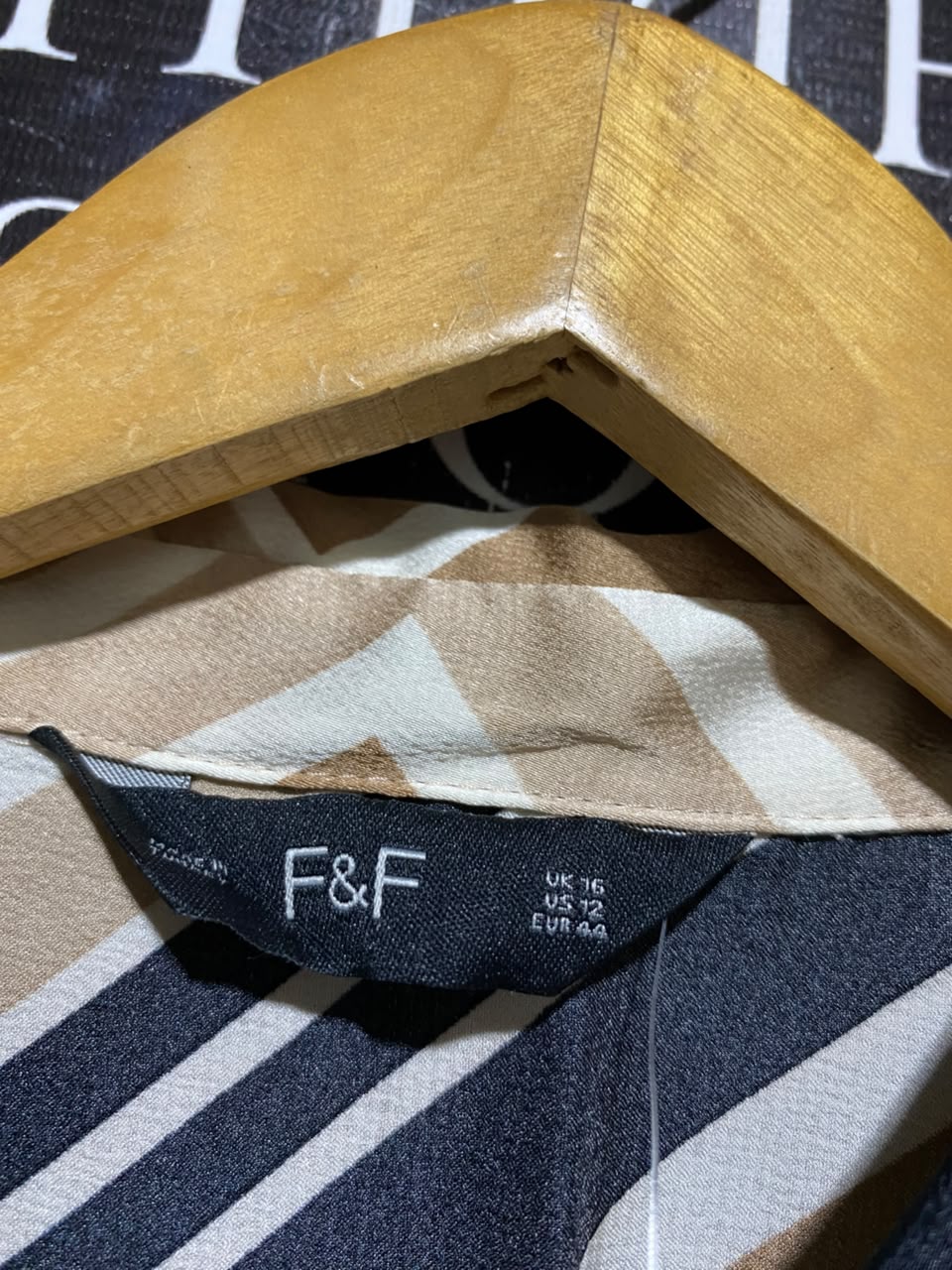 F&F |L| BUST 21| A8| GEOMETRIC PRINT SATIN WAIST-TIE SHIRT DRESS