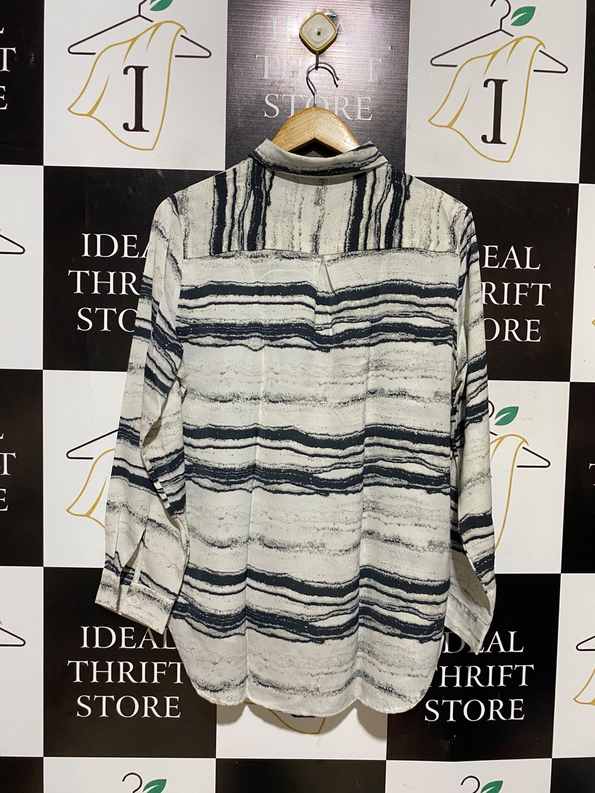 MENGLU |XL| BUST 23| A8|MONOCHROME ABSTRACT STRIPED LONG SLEEVE SHIRT