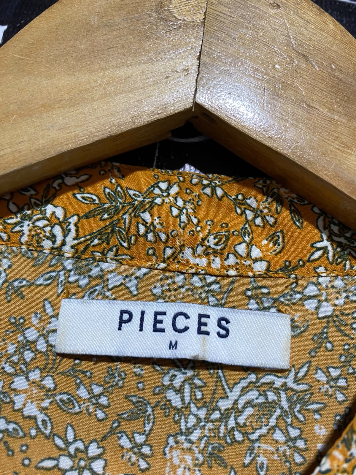 PIECES |M| BUST FREE| A8| WOMEN'S MUSTARD YELLOW DITSY FLORAL TIE-NECK TIERED MAXI DRESS