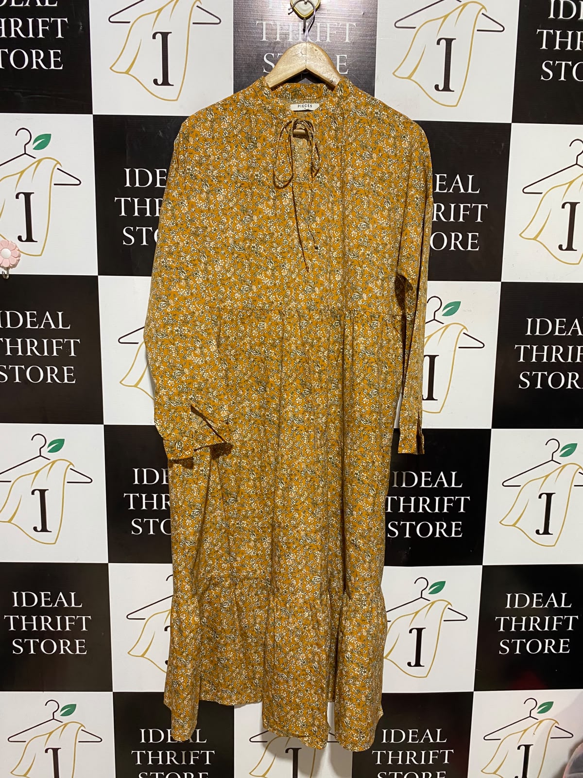 PIECES |M| BUST FREE| A8| WOMEN'S MUSTARD YELLOW DITSY FLORAL TIE-NECK TIERED MAXI DRESS