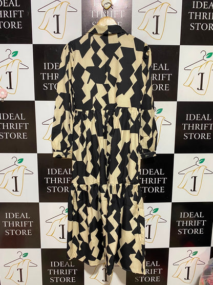 SHEIN |S| BUST 18| A8| WOMEN'S BLACK & BEIGE ABSTRACT GEOMETRIC TIERED SHIRT DRESS