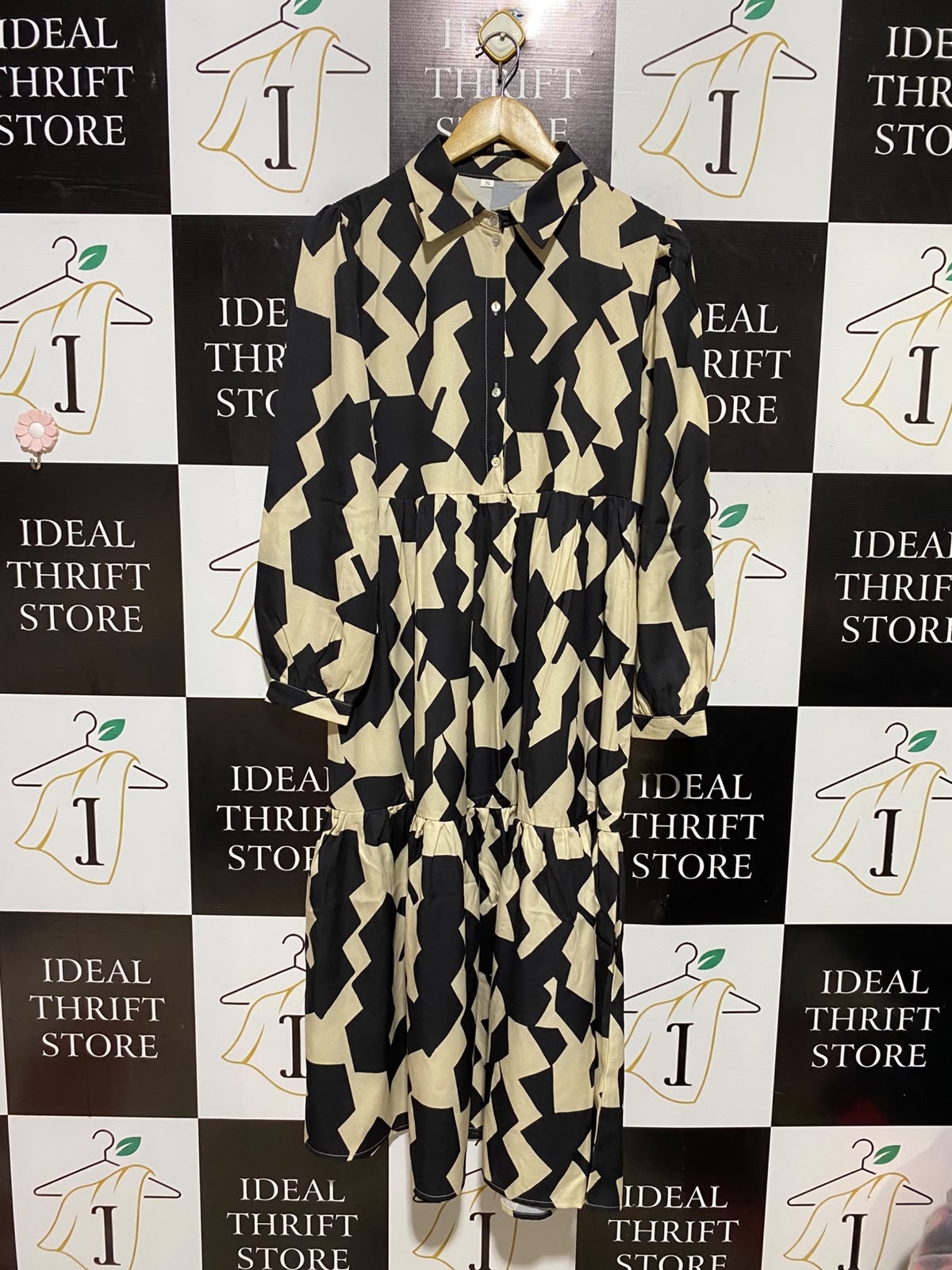 SHEIN |S| BUST 18| A8| WOMEN'S BLACK & BEIGE ABSTRACT GEOMETRIC TIERED SHIRT DRESS