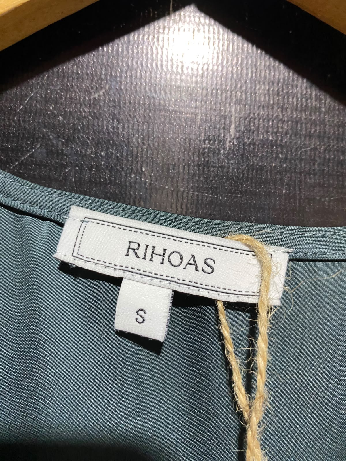 RIHOAS |S| BUST FREE| A9| SATIN V-NECK SHORT SLEEVE MAXI DRESS - EMERALD GREEN