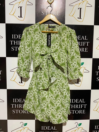 BOOHOO |S| BUST 16| A9| PAISLEY PRINT FRONT-TIE CUTOUT ROMPER - OLIVE GREEN & IVORY