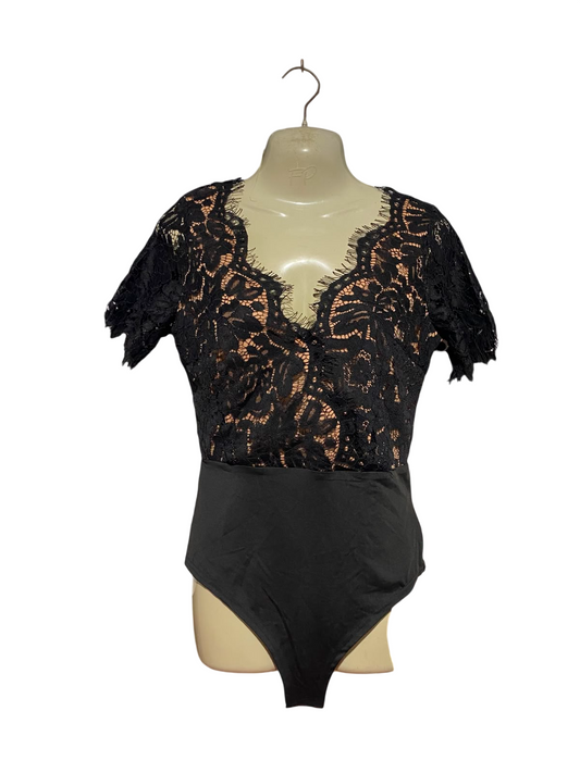 BOOHOO |S| BUST 16| A11| BLACK FLORAL LACE V-NECK SHORT SLEEVE BODYSUIT - BLACK