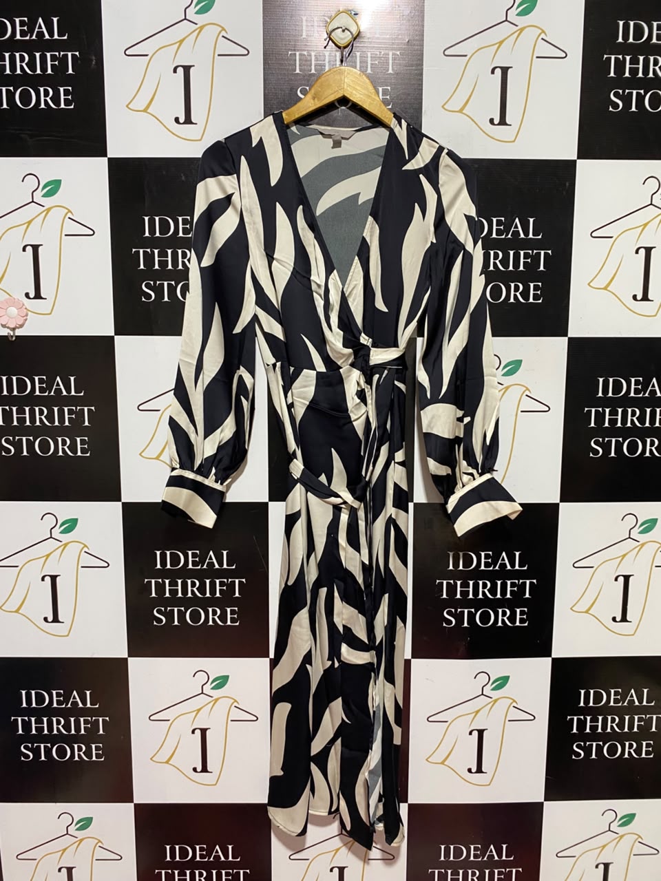 H&M |XS| BUST 16| A11| ABSTRACT PRINT WRAP LONG SLEEVE MIDI DRESS - BLACK & CREAM