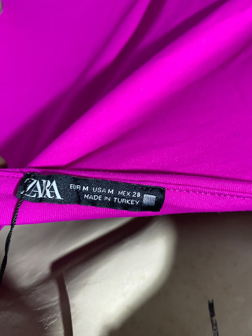 ZARA |M| BUST 16| A11| SOLID SCOOP NECK TANK TOP - HOT PINK
