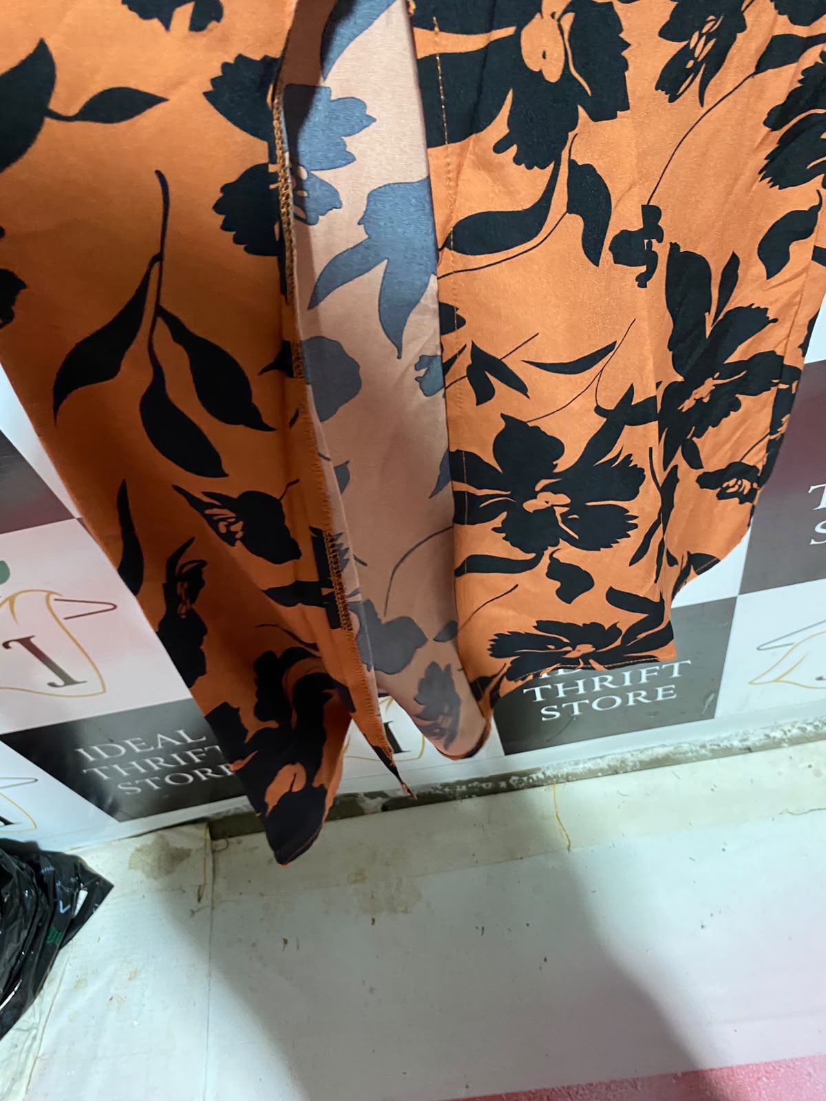 SHEIN |XL| BUST 21| A11| FLORAL PRINT SURPLICE V-NECK SHORT SLEEVE MAXI DRESS - ORANGE & BLACK