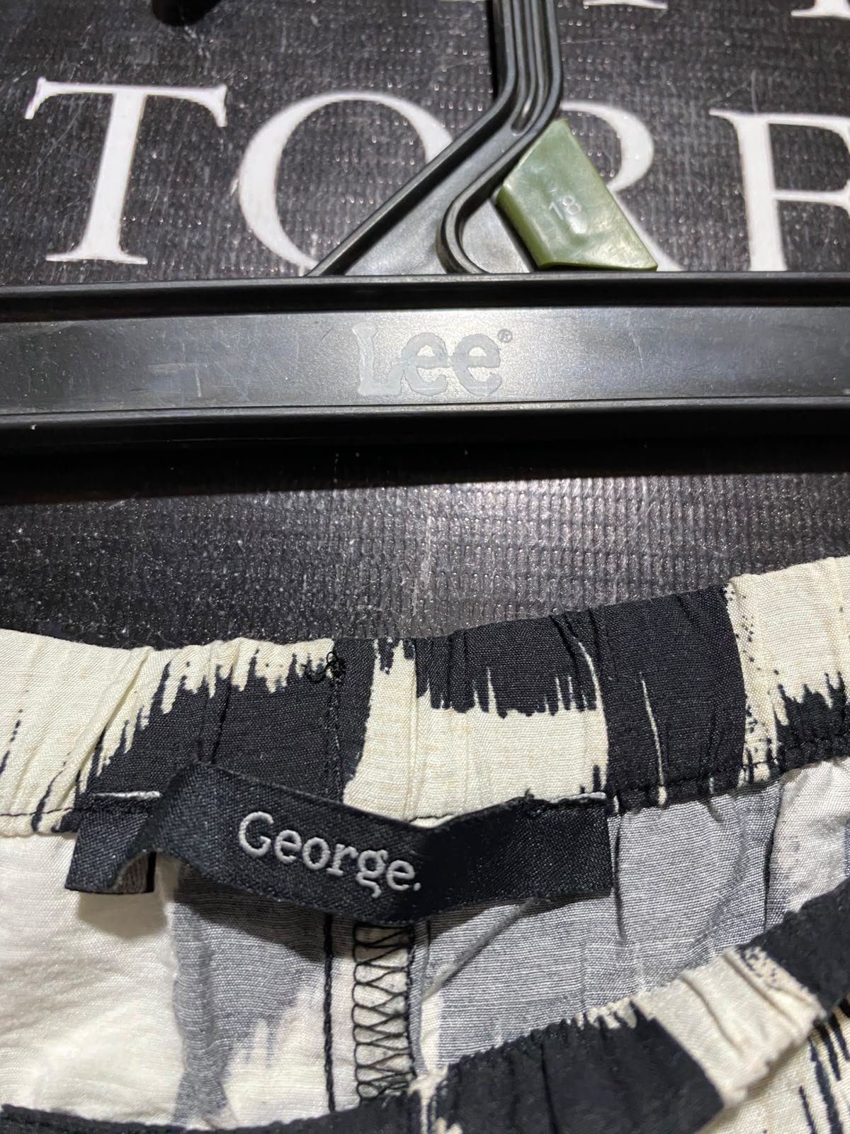 GEORGE |S| WAIST 26| A9| GEOMETRIC ABSTRACT PRINT WIDE-LEG TROUSERS - BLACK & CREAM