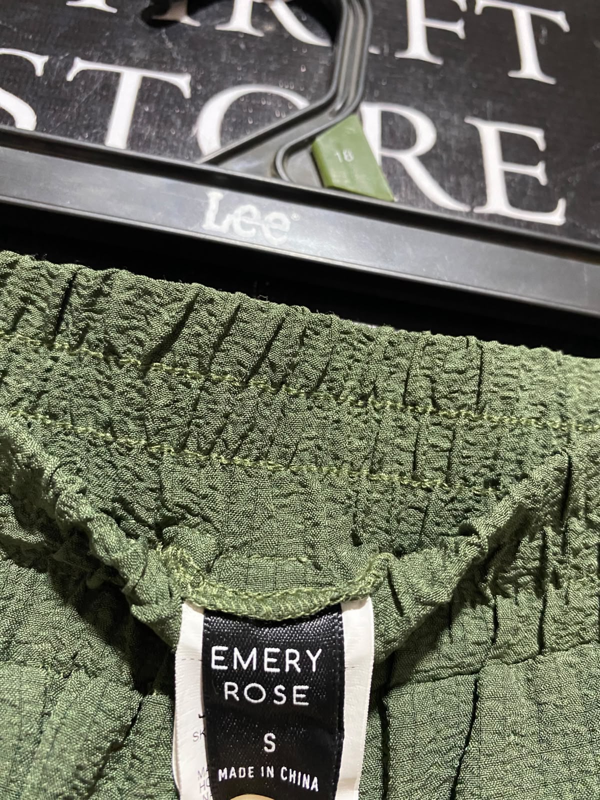 EMERY ROSE |S| WAIST 25| A9| SOLID TEXTURED WIDE-LEG TROUSERS - OLIVE GREEN