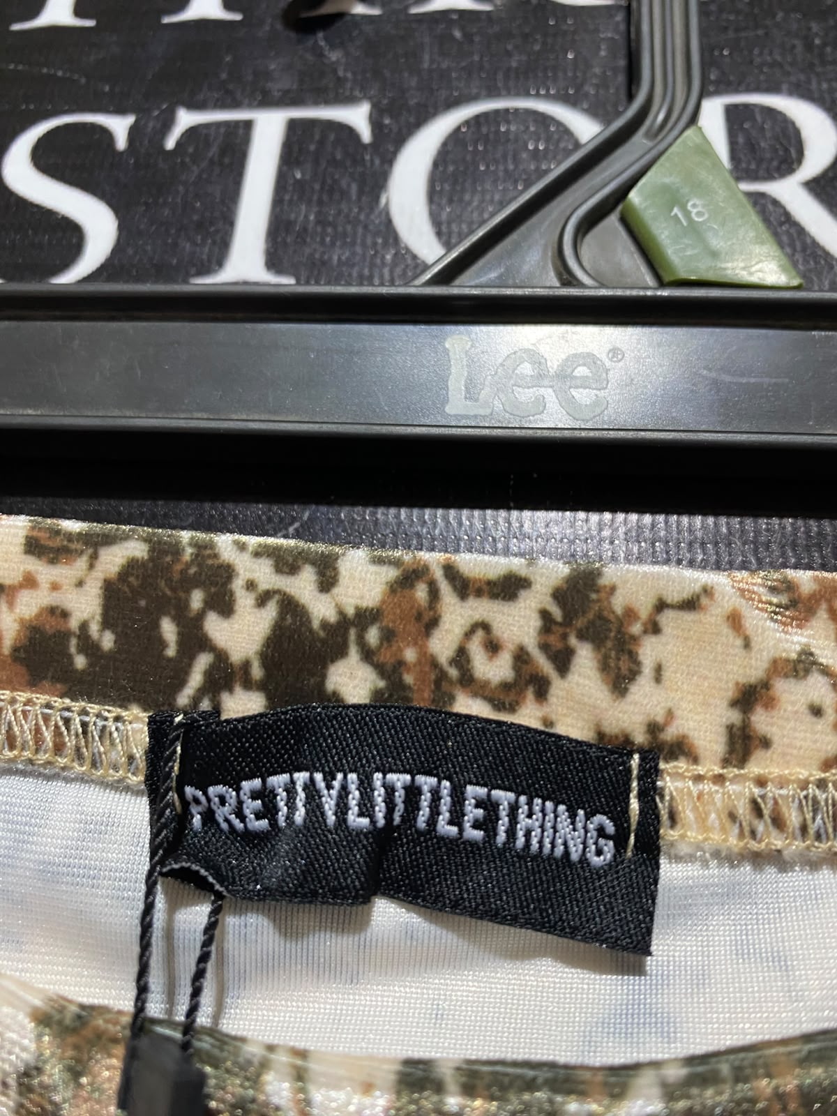 PRETTYLITTLE THING |XS| WAIST 24| A9| METALLIC SNAKESKIN PRINT MINI SKIRT - SHIMMER GOLD & OLIVE
