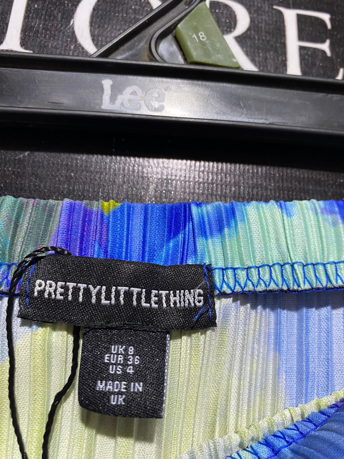 PRETTYLITTLE THING |XS| WAIST 22| A9| VIBRANT ABSTRACT WATERCOLOUR PLEATED MAXI SKIRT - MULTICOLOUR