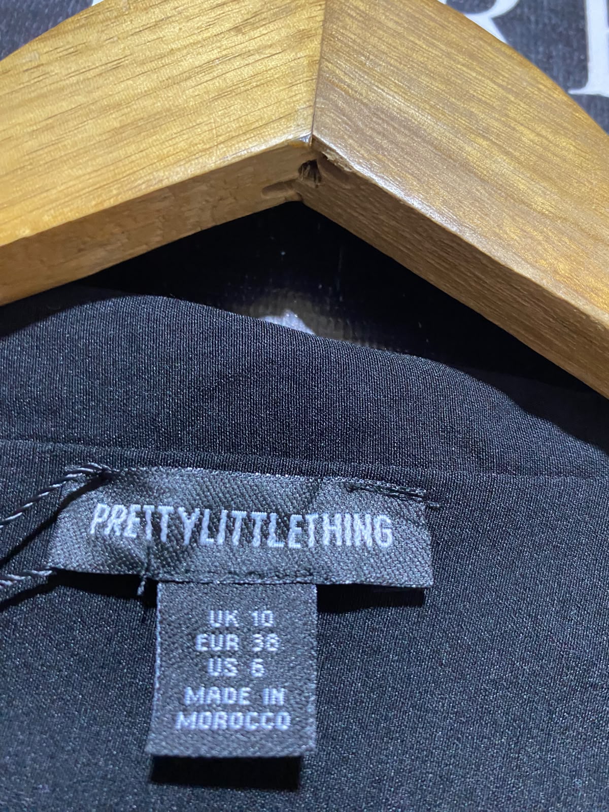 PRETTYLITTLE THING |M| BUST 15| A9| LONG SLEEVE WRAP FRONT ASYMMETRIC TOP - BLACK