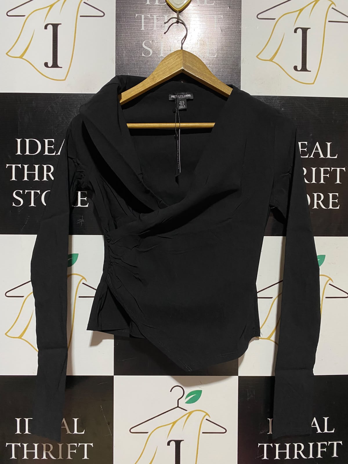 PRETTYLITTLE THING |M| BUST 15| A9| LONG SLEEVE WRAP FRONT ASYMMETRIC TOP - BLACK