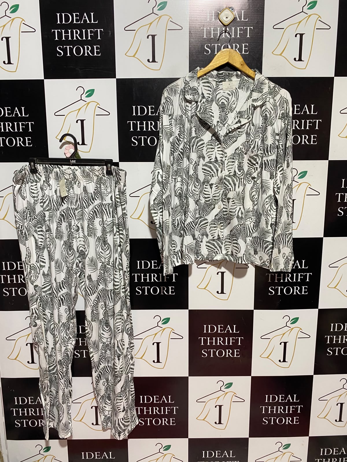 TIME TO DREAM |XL| A11|WOMEN'S BLACK & WHITE ZEBRA ILLUSTATIVE PRINT PAJAMA NIGHTWEAR SET