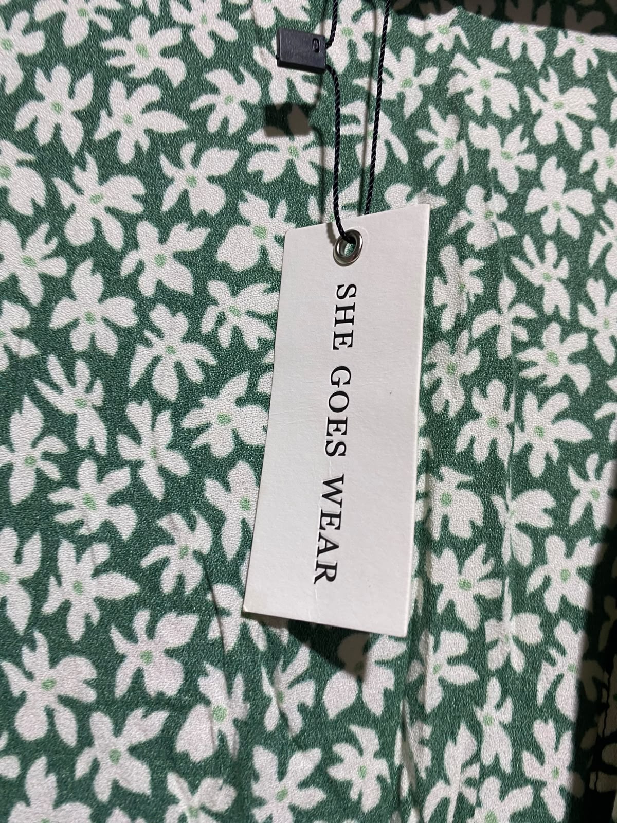 SHE GOES WEAR |M| BUST 18| A13| GREEN & WHITE FLORAL WRAP DRESS - 3/4 SLEEVE MIDI DRESS