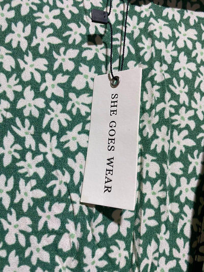 SHE GOES WEAR |M| BUST 18| A13| GREEN & WHITE FLORAL WRAP DRESS - 3/4 SLEEVE MIDI DRESS