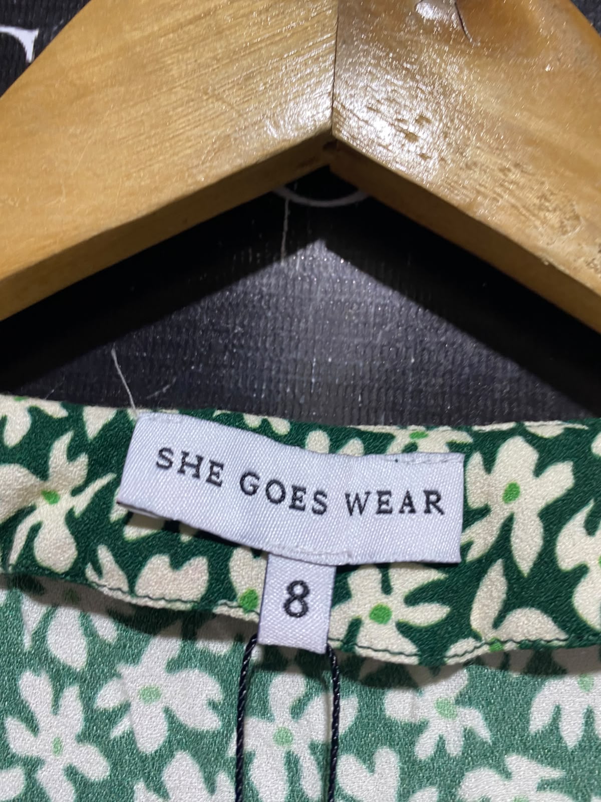 SHE GOES WEAR |M| BUST 18| A13| GREEN & WHITE FLORAL WRAP DRESS - 3/4 SLEEVE MIDI DRESS