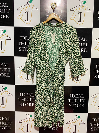 SHE GOES WEAR |M| BUST 18| A13| GREEN & WHITE FLORAL WRAP DRESS - 3/4 SLEEVE MIDI DRESS