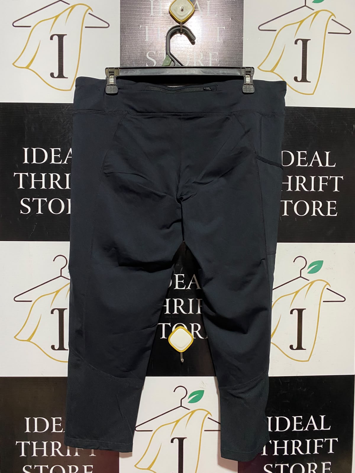 NIKE |XL| WAIST 34| A14| ACTIVEWEAR CROPPED LEGGINGS / CAPRI PANTS - BLACK