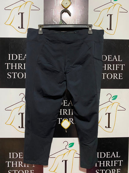 NIKE |XL| WAIST 34| A14| ACTIVEWEAR CROPPED LEGGINGS / CAPRI PANTS - BLACK