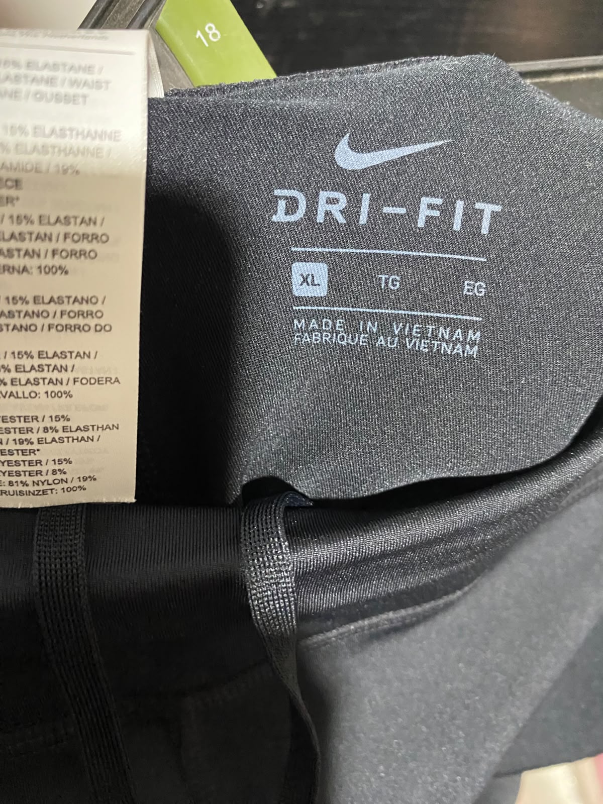 NIKE |XL| WAIST 34| A14| ACTIVEWEAR CROPPED LEGGINGS / CAPRI PANTS - BLACK