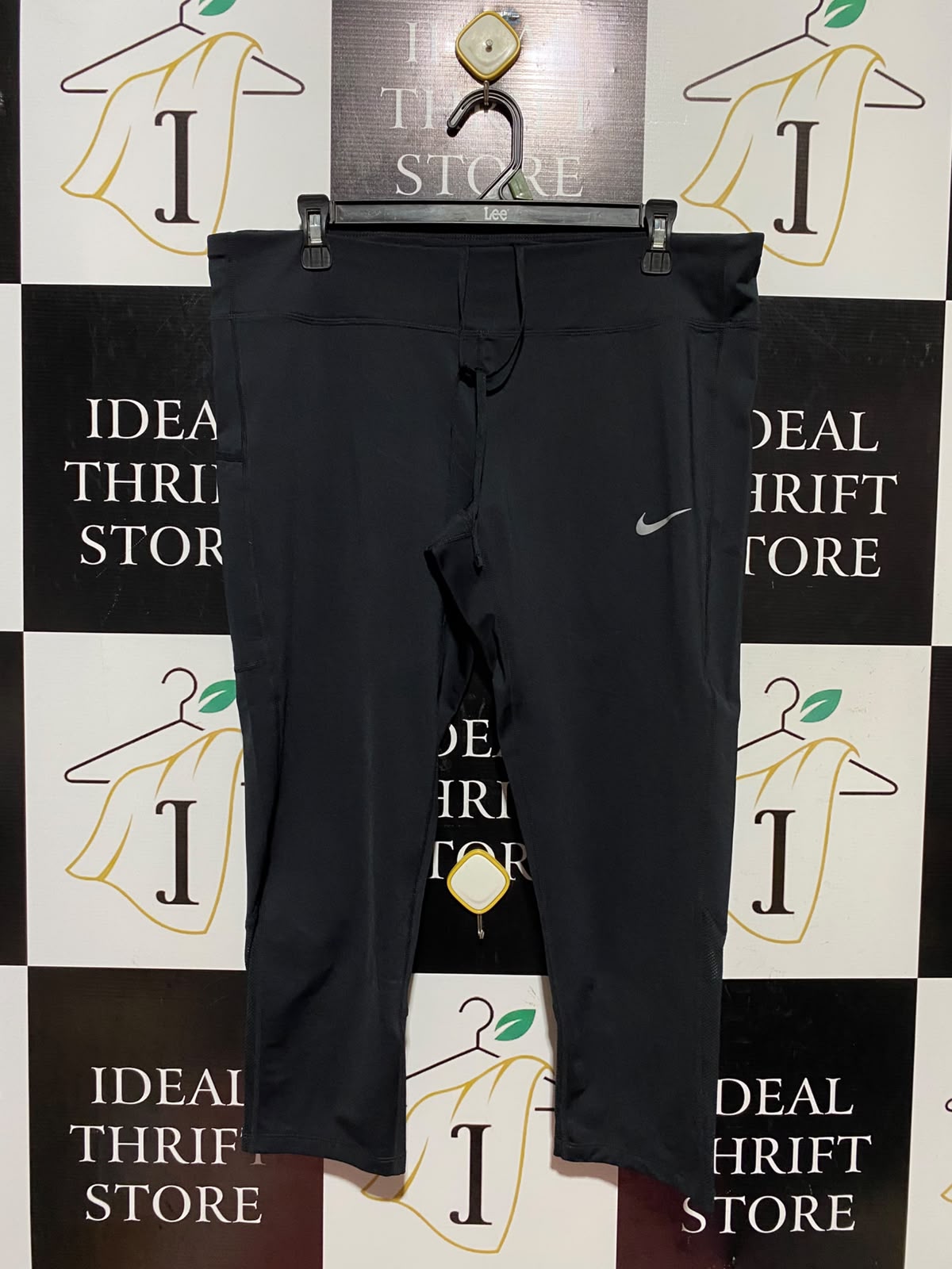 NIKE |XL| WAIST 34| A14| ACTIVEWEAR CROPPED LEGGINGS / CAPRI PANTS - BLACK