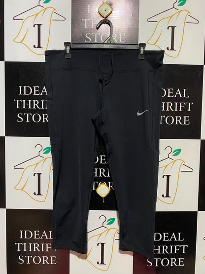 NIKE |XL| WAIST 34| A14| ACTIVEWEAR CROPPED LEGGINGS / CAPRI PANTS - BLACK