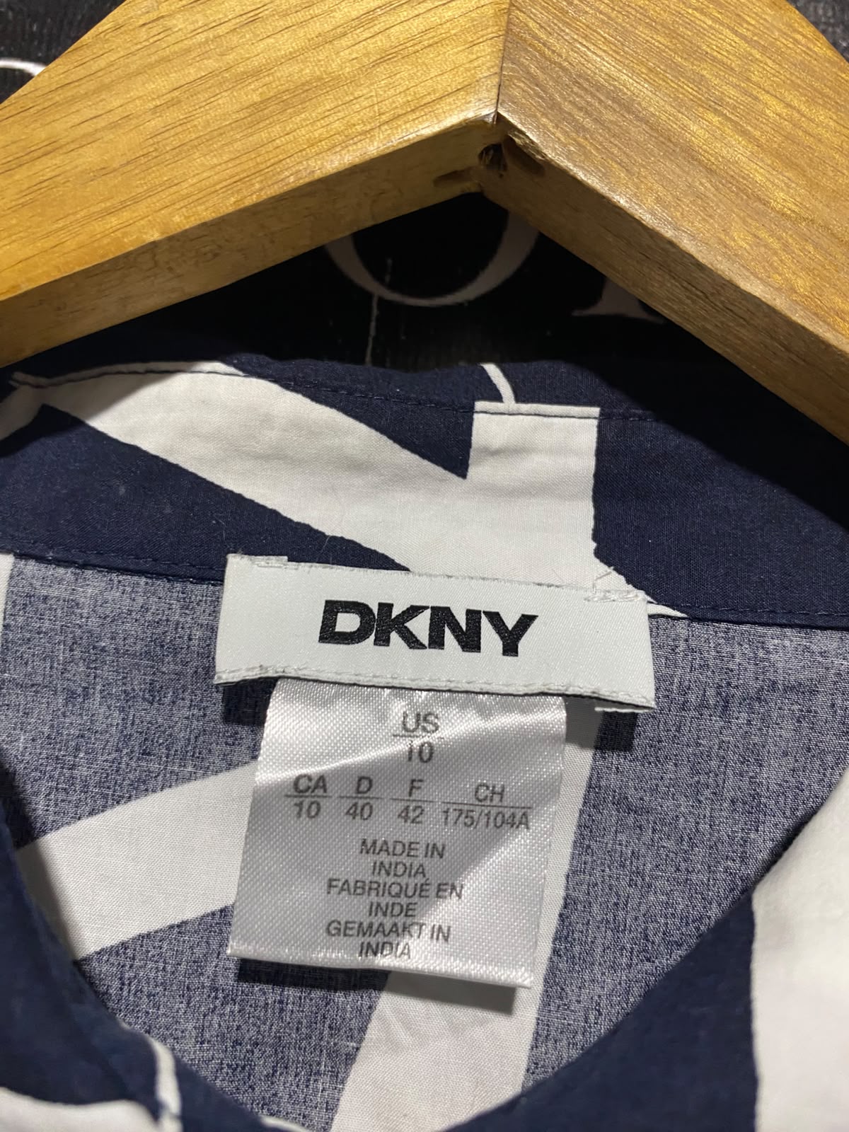 DKNY |M| BUST 18| A14| NAVY BLUE ABSTRACT LINE PRINT BUTTON-FRONT MIDI SHIRT DRESS WITH BELT