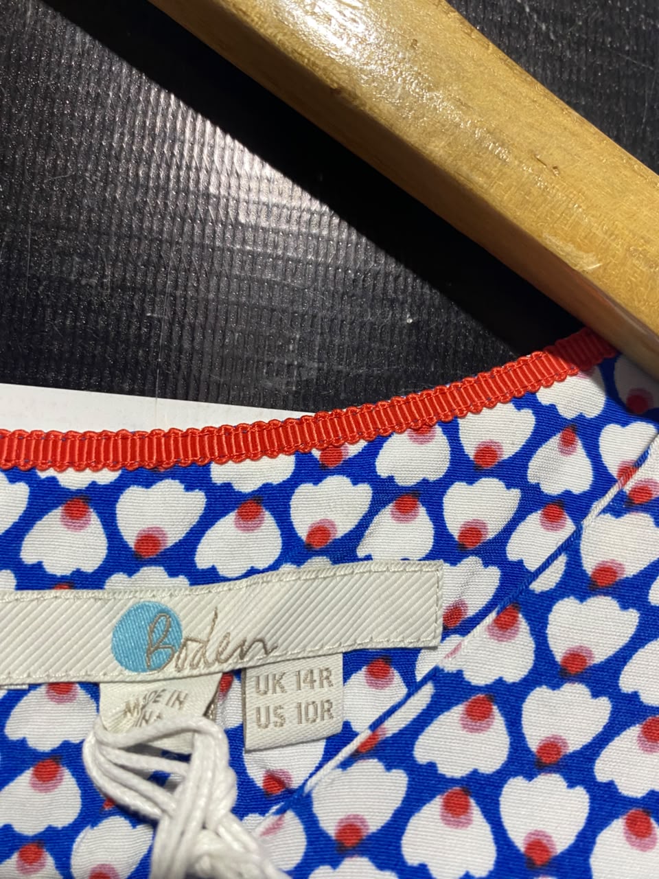BODEN |M| BUST 19| A14| BODEN GEOMETRIC PRINT BELTED MIDI DRESS - BLUE, RED & WHITE