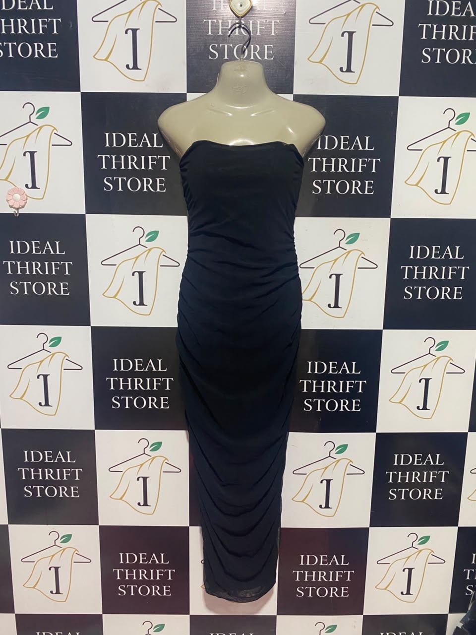 PRETTYLITTLE THING |S| BUST 15| A14| BLACK STRAPLESS RUCHED MESH MAXI DRESS