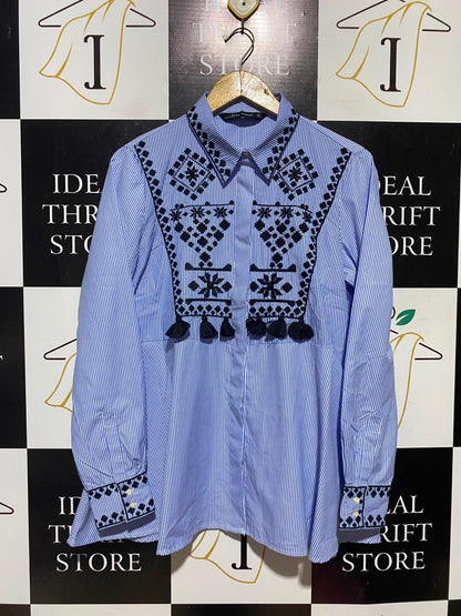 ZARA WOMAN |L| BUST 20| A14| BLUE STRIPED EMBROIDERED TASSEL BUTTON-DOWN SHIRT