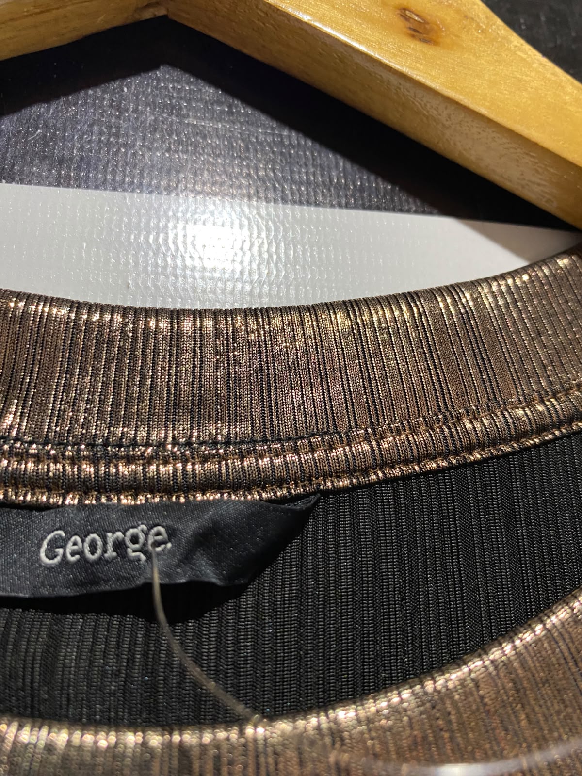 GEORGE |M| BUST 19| A13| BRONZE METALLIC PLEATED SHOULDER PAD SLEEVELESS TOP