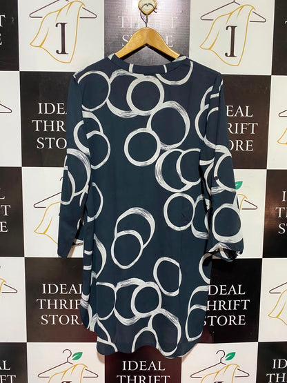 ROMAN |M| BUST 22| A15| BLACK & WHITE GEOMETRIC CIRCLE PRINT TUNIC - 3/4 SLEEVE V-NECK KURTI / BLOUSE