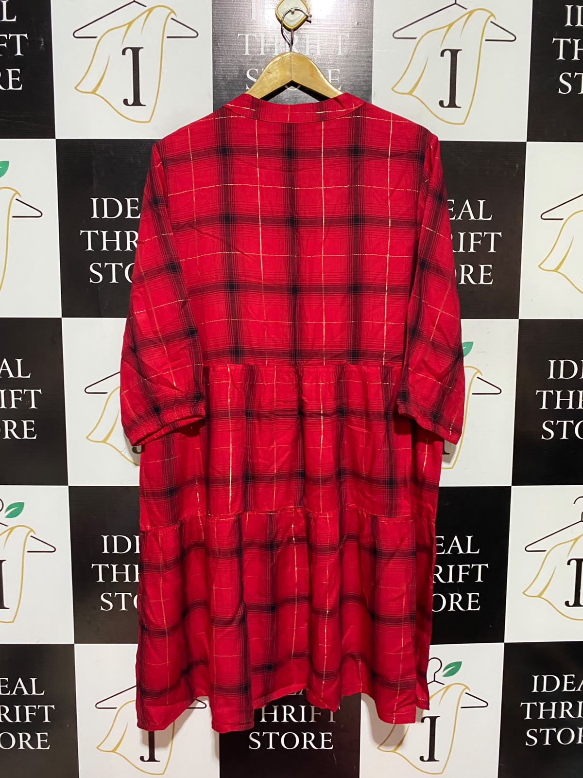 WOMAN |L| BUST 21| A15| RED & BLACK PLAID TIERED KNEE-LENGTH DRESS - 3/4 SLEEVE V-NECK METALLIC SHIMMER DRESS