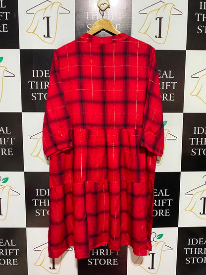 WOMAN |L| BUST 21| A15| RED & BLACK PLAID TIERED KNEE-LENGTH DRESS - 3/4 SLEEVE V-NECK METALLIC SHIMMER DRESS