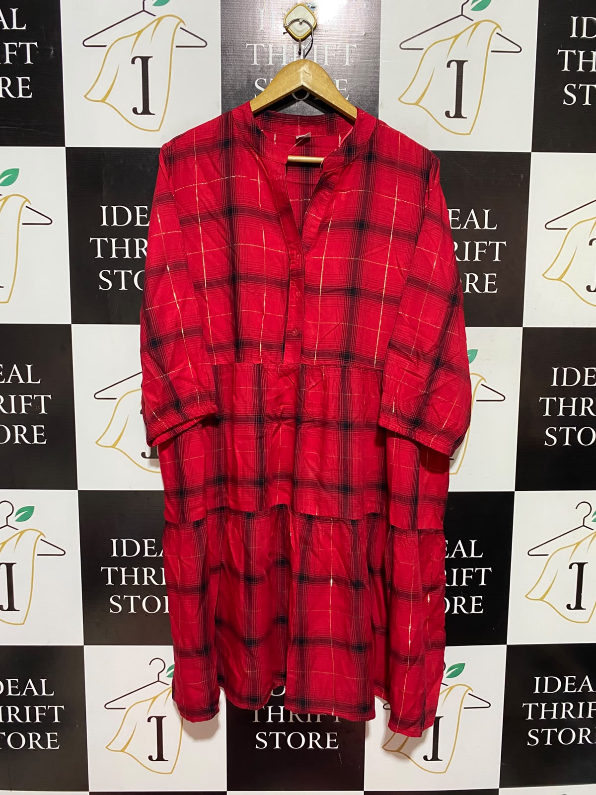 WOMAN |L| BUST 21| A15| RED & BLACK PLAID TIERED KNEE-LENGTH DRESS - 3/4 SLEEVE V-NECK METALLIC SHIMMER DRESS