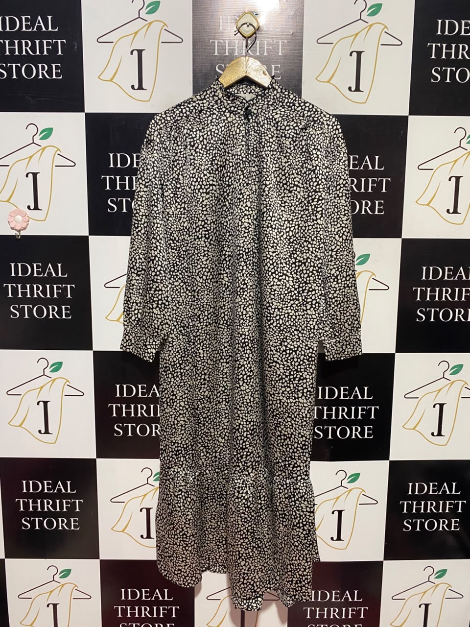 MNG |XS| BUST 20| A16| BLACK AND WHITE SPOTTED LONG SLEEVE MAXI DRESS