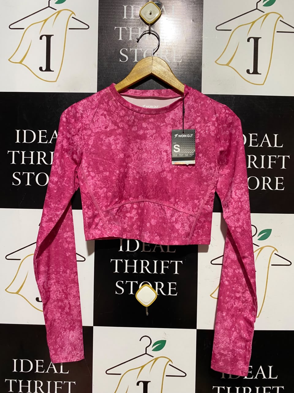 WORK OUT |M| BUST 14| A16| VIBRANT PINK PATTERNED LONG SLEEVE CROP TOP