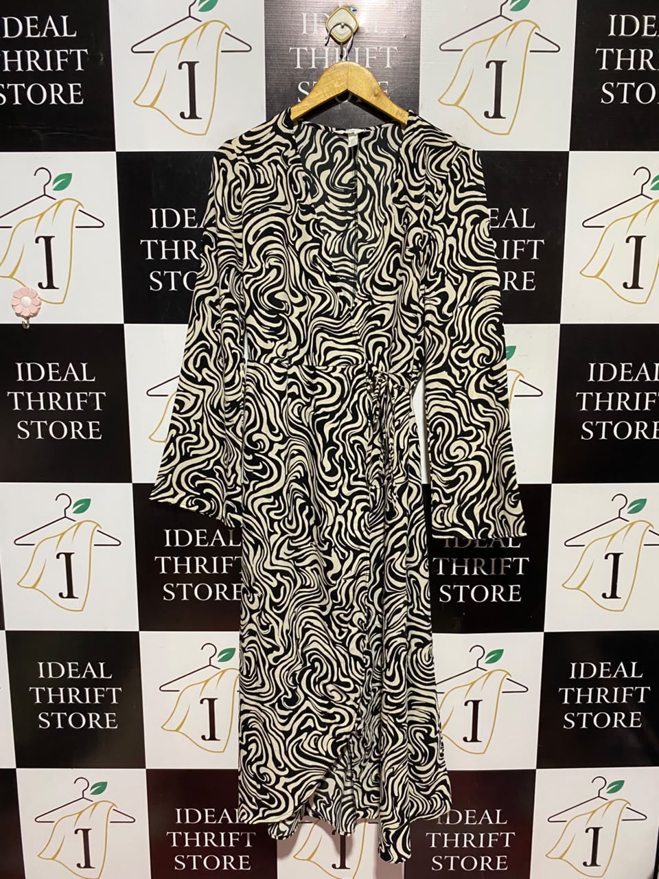 H&M |S| BUST 17| A16| BLACK & CREAM ABSTRACT SWIRL WRAP MIDI DRESS