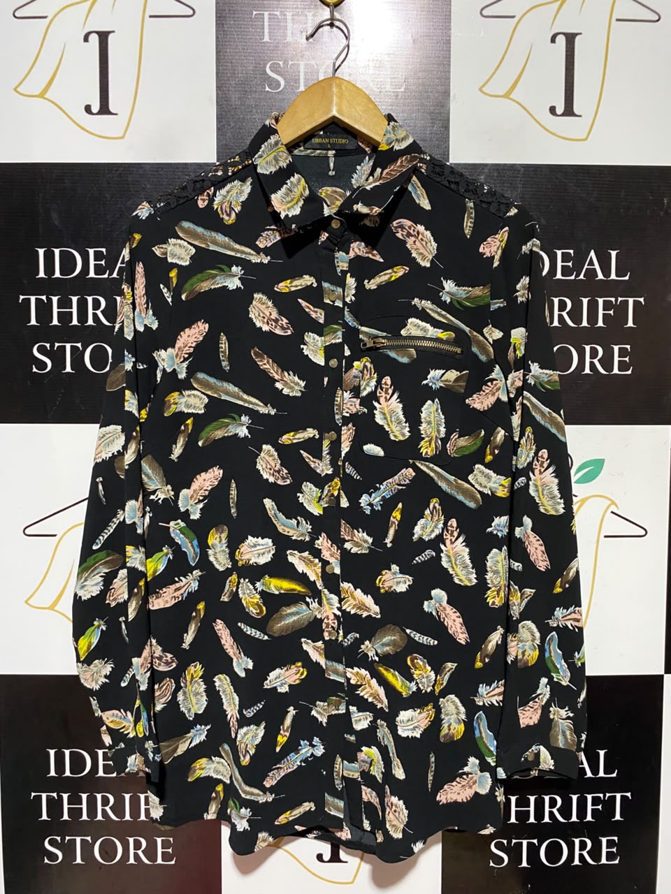 URBAN STUDIO |L| BUST 20| A16| BLACK FEATHER PRINT LONG SLEEVE BUTTON-DOWN SHIRT